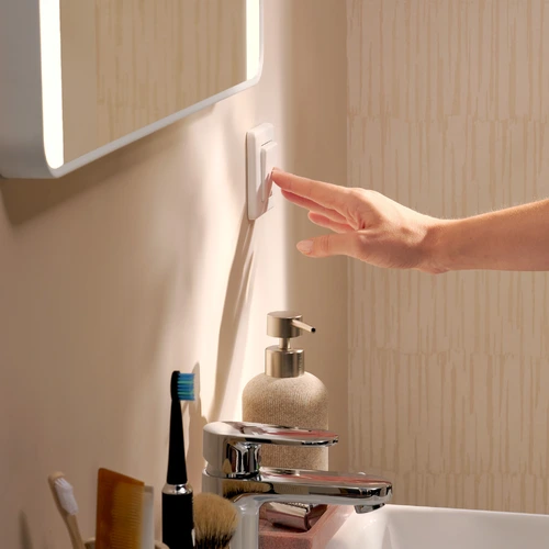 Hansgrohe Xarita Lite Q specchio, illuminazione LED laterale, 600x30x700mm,  interruttore a parete, 54962